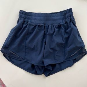 Lululemon Hotty Hot High-Rise Lined Short 4" size 4